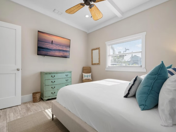 Four Bedroom Vacation Home in Holmes Beach Close to Beach